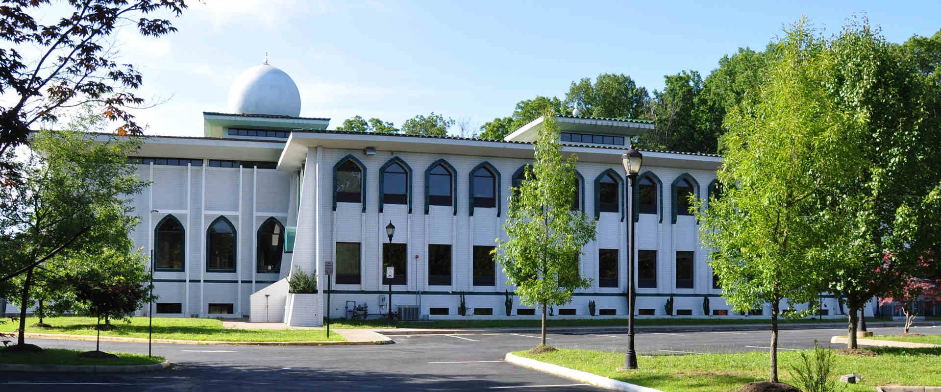 Exterior-Islamic Xenter North Virginia - Masjid US